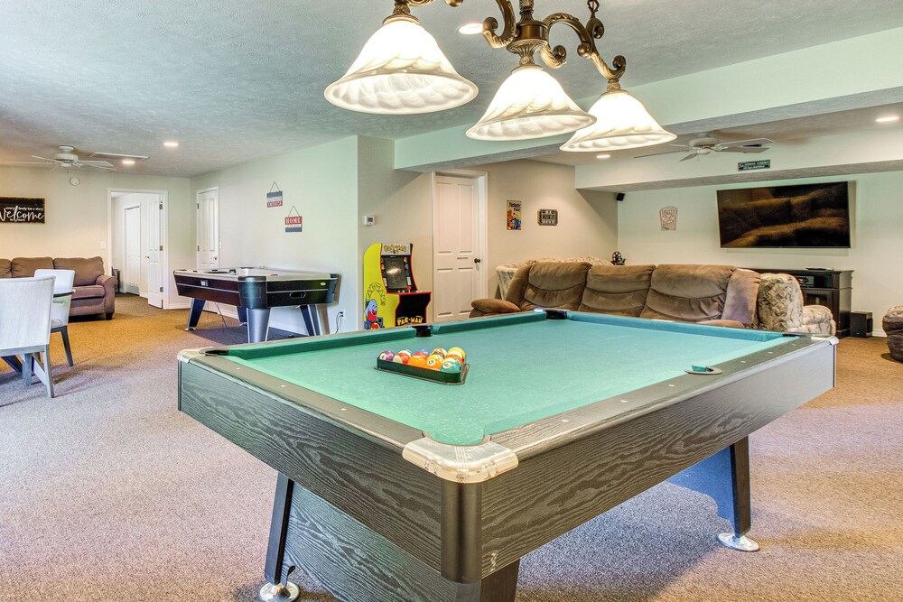 Near Bull Shoals Lake: Spacious Golfer's Getaway!