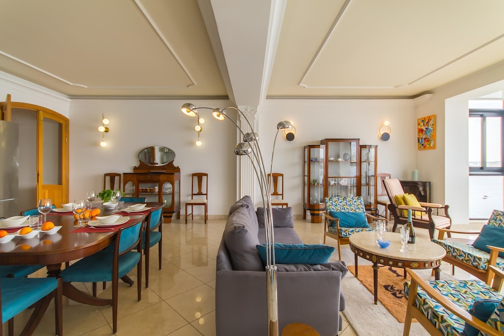 Magnificent Sunny Seafront Apart Sliema