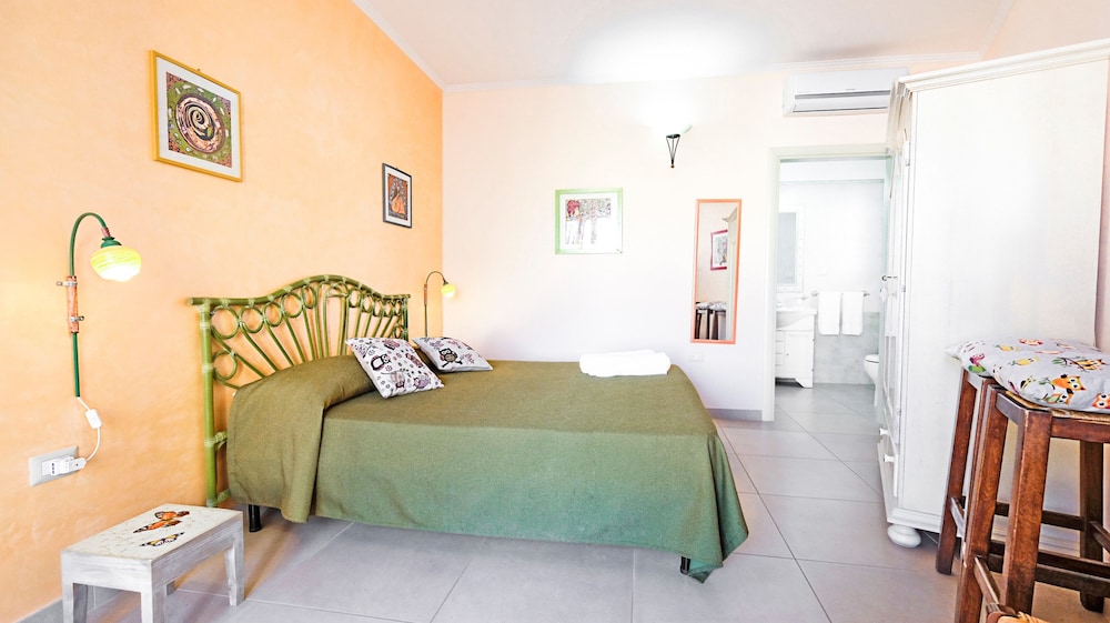 B&B Adua and Art
