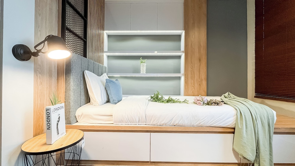 Wooden Nest 2Br Without Living Room At Evenciio Margonda Apartment