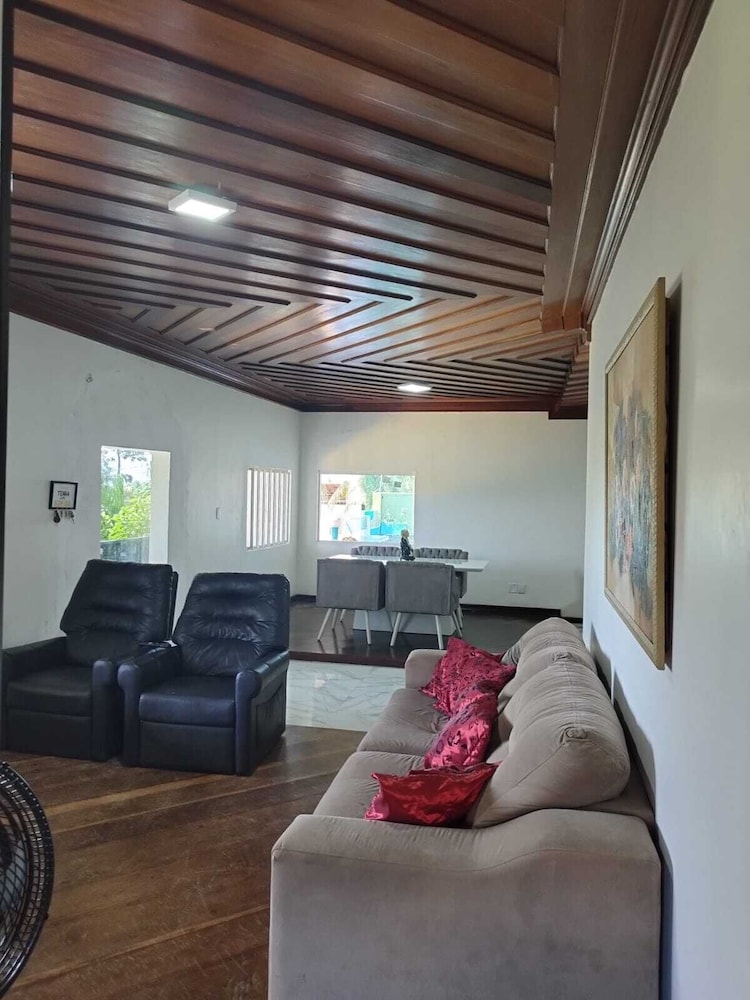 Casa com Piscina 50000 lts Área Gourmet