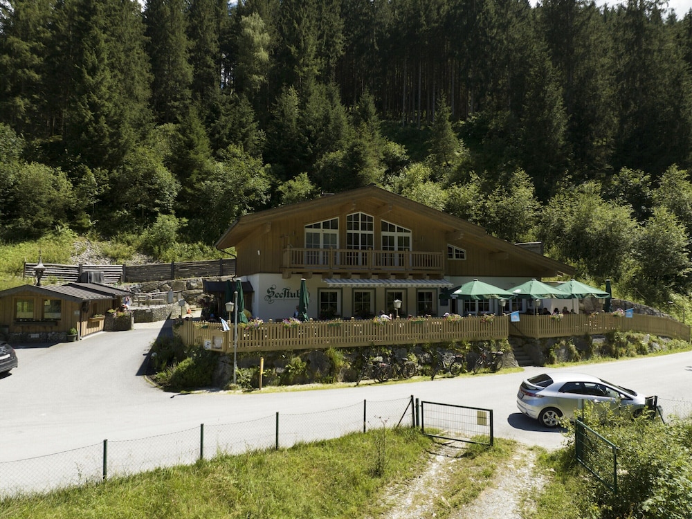 Group Apartment in Reitleben Directly on the Lake