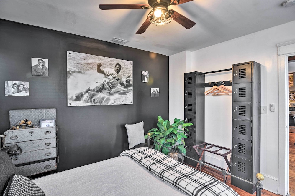 Historic Renovated Home < 2 Mi to Beach & Pier! view 2