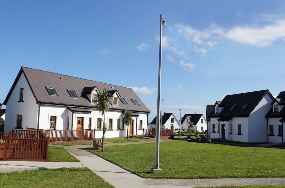 Hookless Holiday Homes