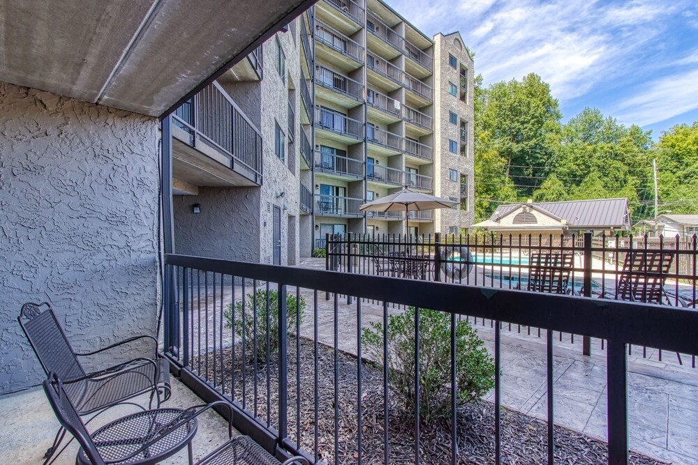 Mountain Splendor 105 - Beautiful Condo In The Heart Of Gatlinburg 1 Bedroom Condo by RedAwning view 4