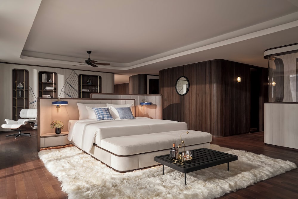 The Yacht Hotel by DC 15