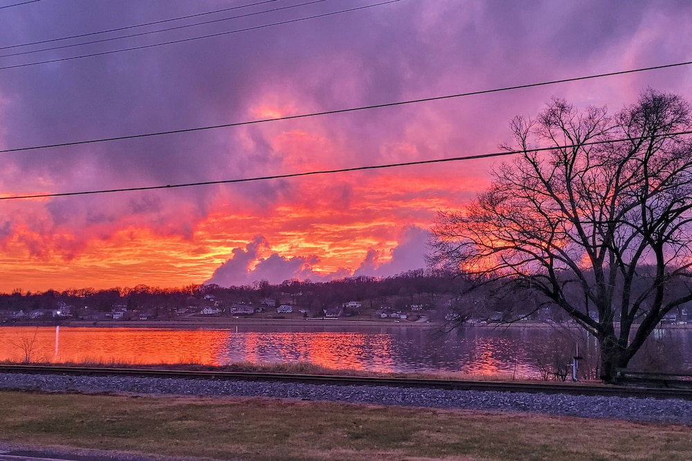 Mississippi River Retreat w/ Views: Walk to Water