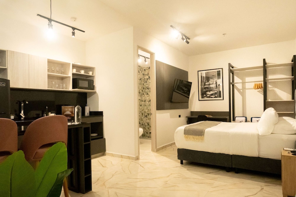 w Homely 1BR w AC Near Ciudad Amurallada