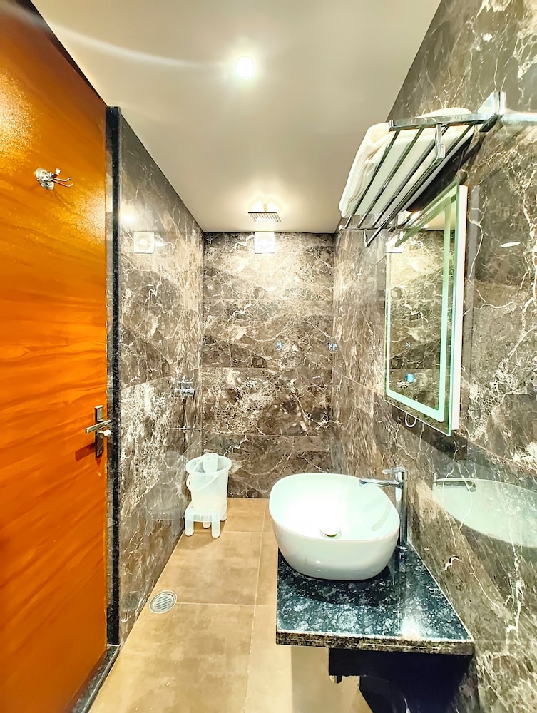 Ghansar Lodge maharastra AC Room