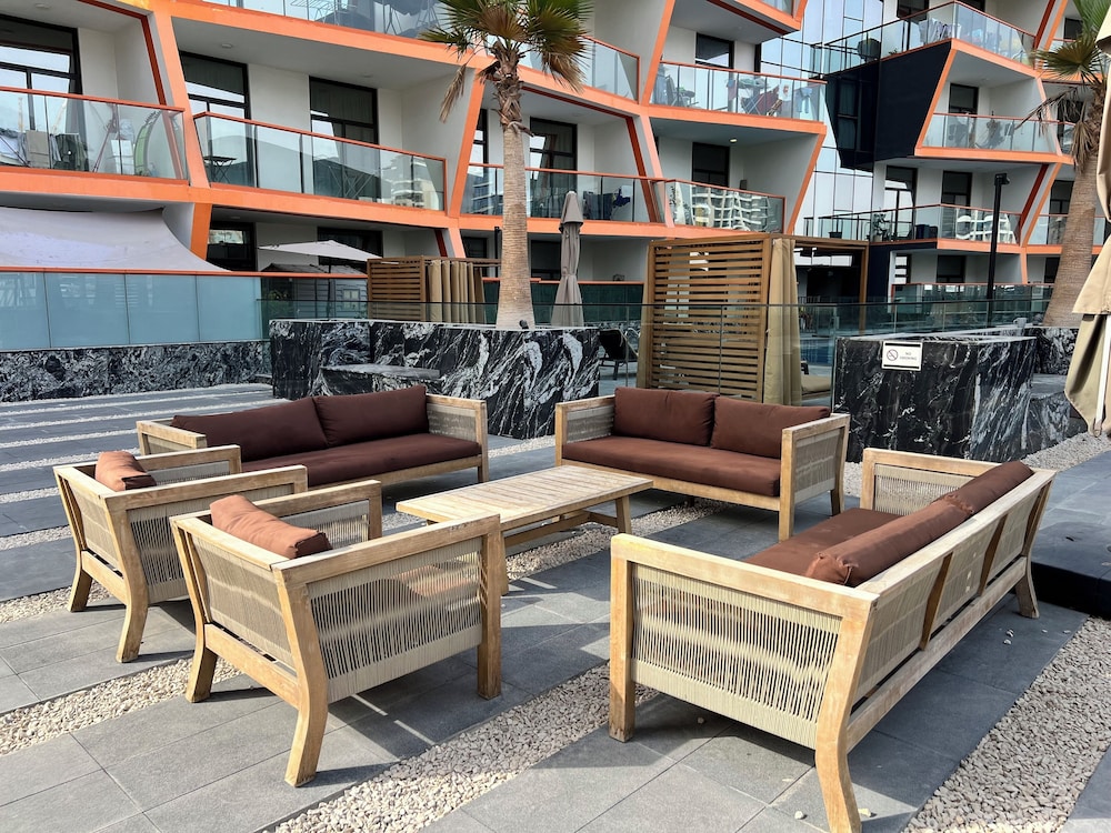 Grapeful Stay – Luxury Hostel Binghatti Avenue Tower Al Jaddaf