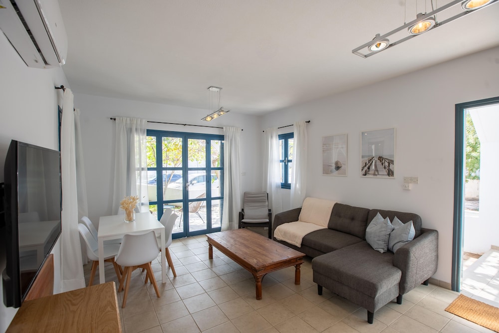 Phaedrus Living Sky Blue Residence