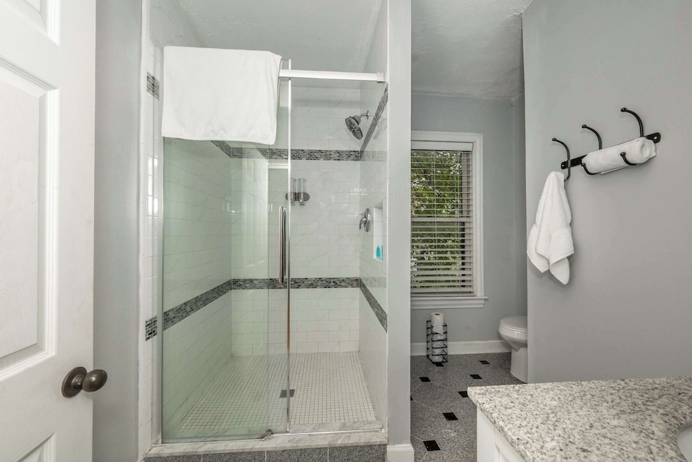La Dolce Vita Retreat w Hot Tub