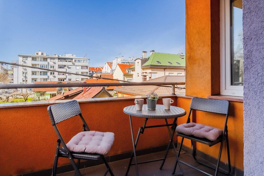 Cherry City Stay Apartment With Parking
