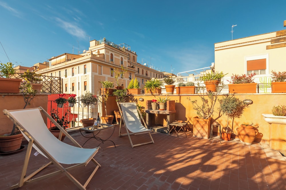 Trastevere Romantic Terraced Apartment