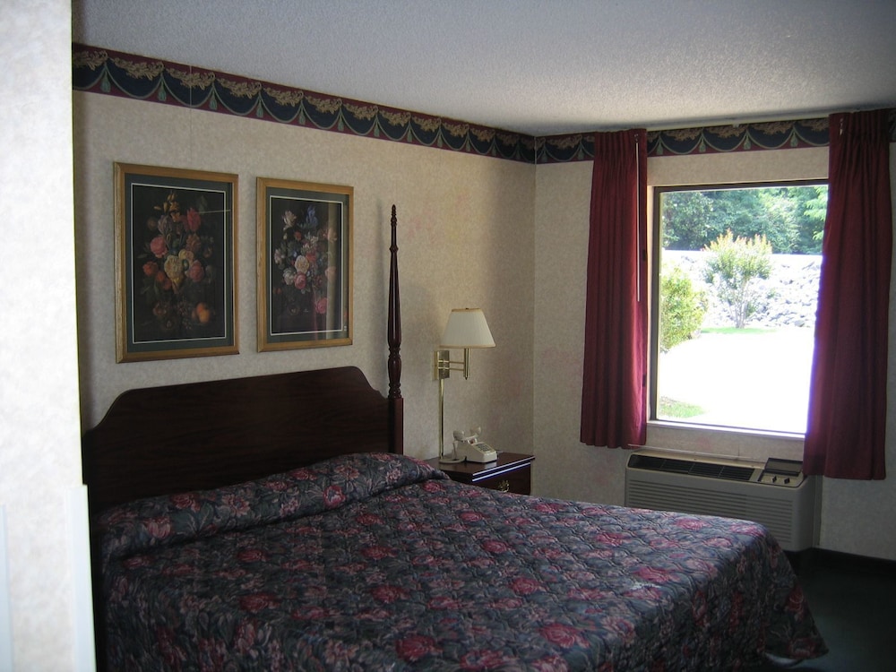 Pine Bluff Vacations - Americas Best Value Inn  Suites Sheridan - Property Image 3