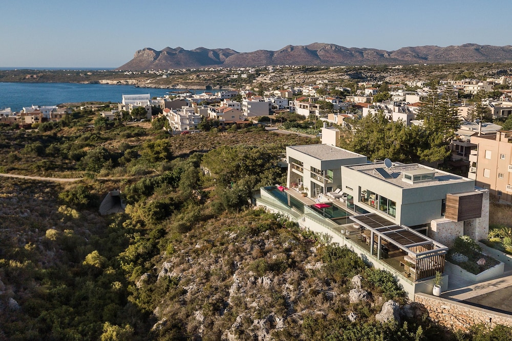 Villa Charlotte by CuraVillas Collection