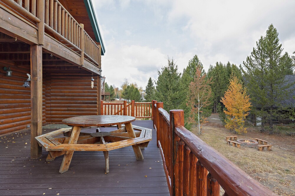 Grand Point Lodge view 4