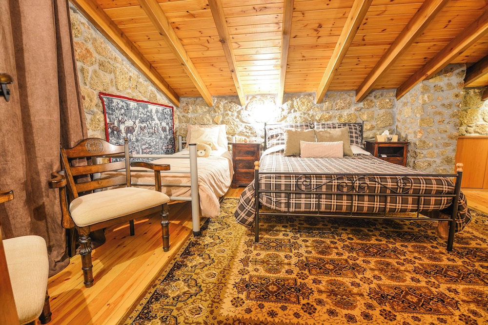Petrino Lodge