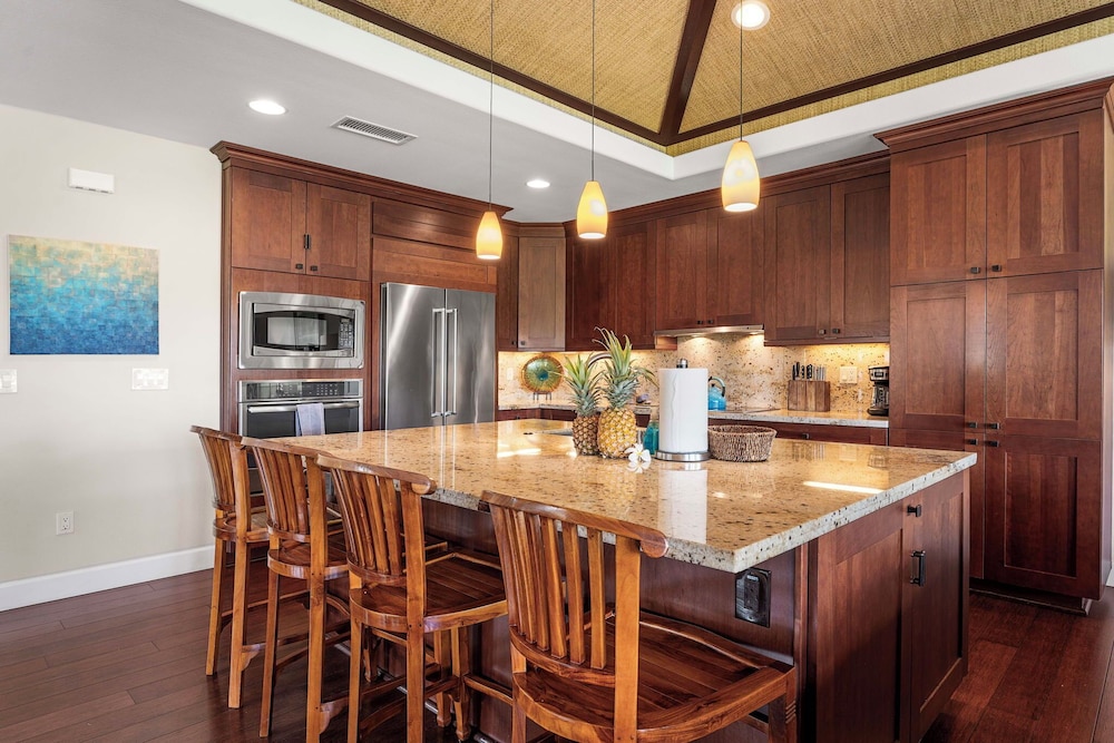 Private Beach Access Includes Concierge Outdoor Spacious Lanai!