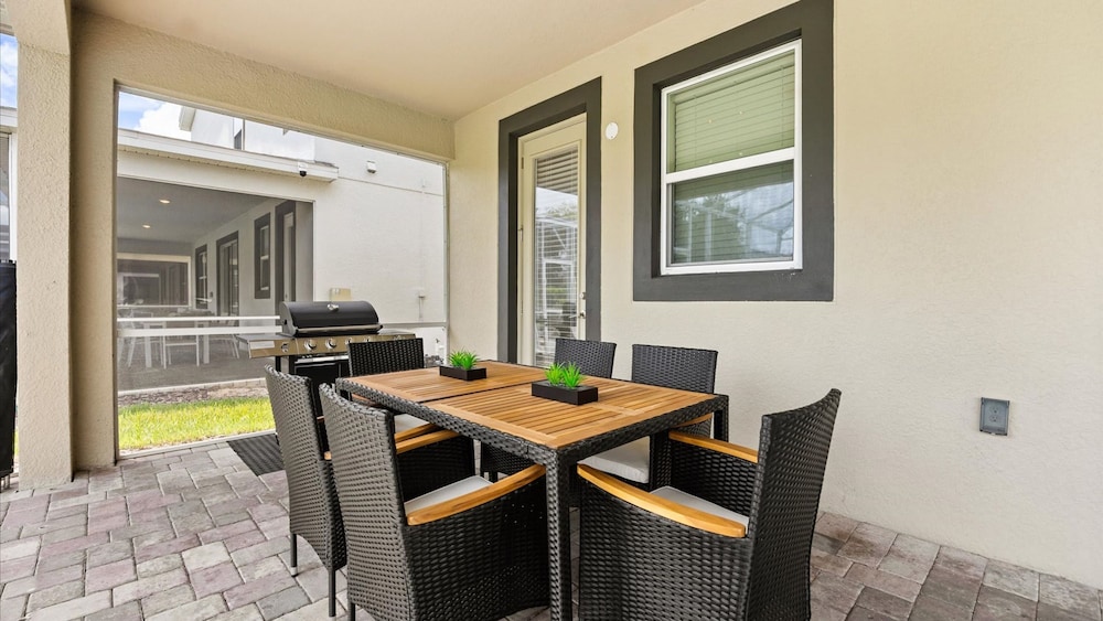 Upstay Championsgate 9BR Villa With Pool Cinema