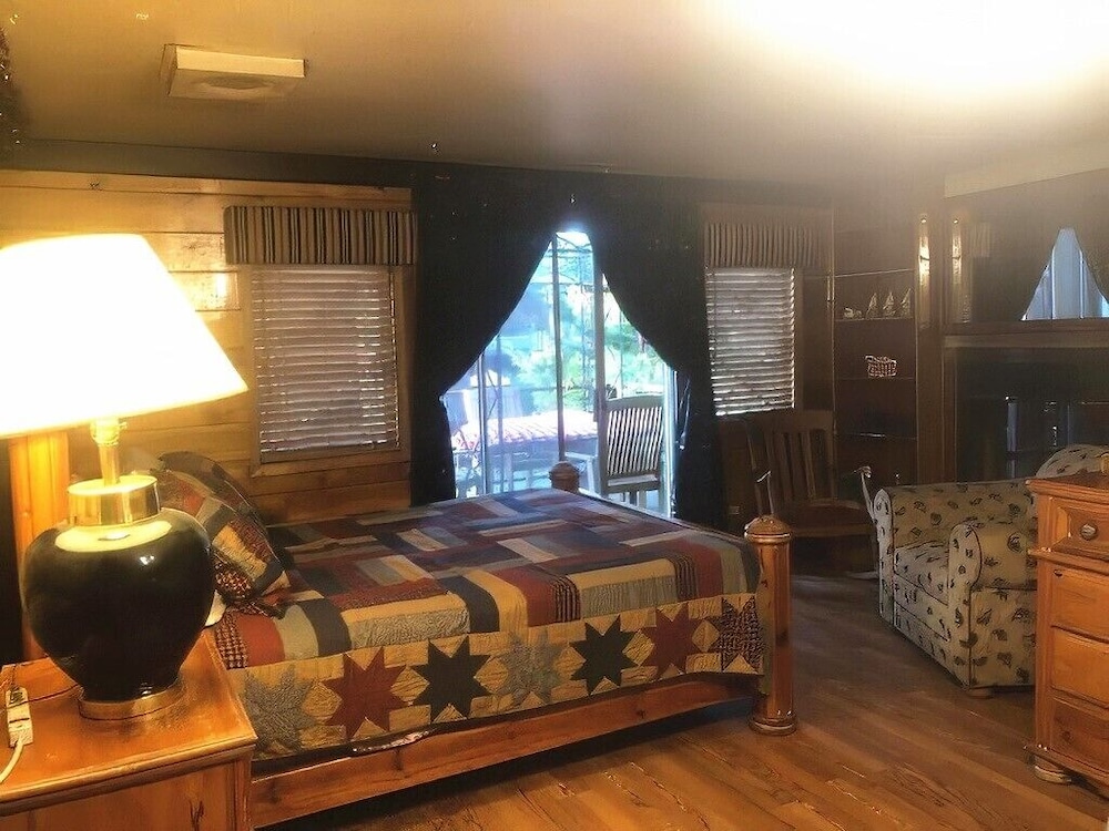 Eagle's Nest Lodge