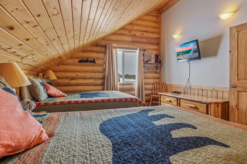 West Yellowstone Vacations - Boondockers - Property Image 3