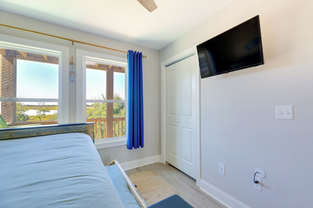 North Topsail Getaway w/ Panoramic Sound Views! view 2
