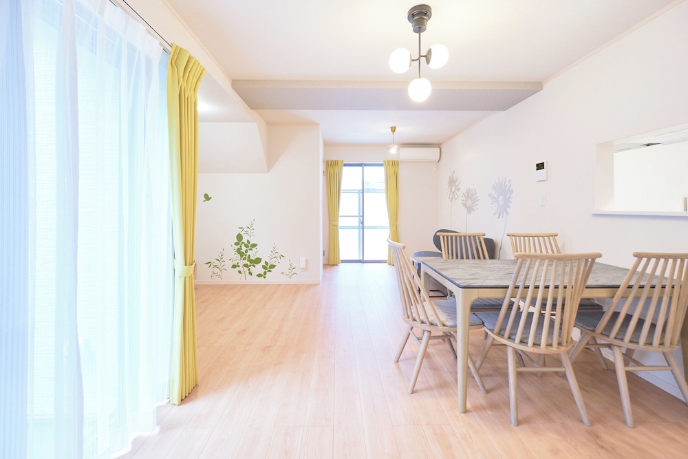 Sunny Court by Tranova