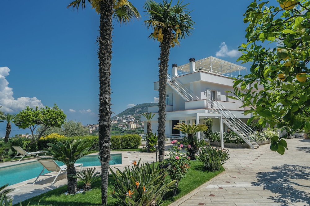 Luxury Villa In Sorrento Coast Swimming Pool & View