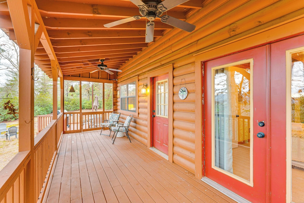 Hike, Boat & Explore: Mtn-view Hayesville Hideaway
