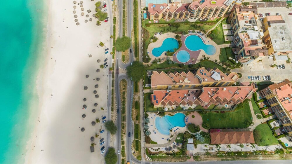 2BR 3BA Condo on Eagle Beach w Amazing Amenities