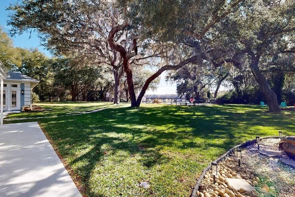 Executive 5 Bedroom Pool Home, Dade City!