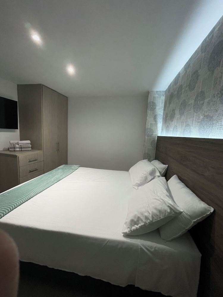 Luxury Liv Limonar