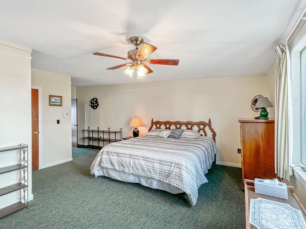 W148 Wonderful Beachfront Property For A Family Vacation 3 Bedroom Home by RedAwning view 3
