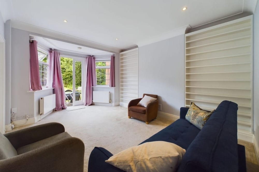 The Richmond Park Hideaway - Cozy 4bdr House With Garden Rooftop Terrace
