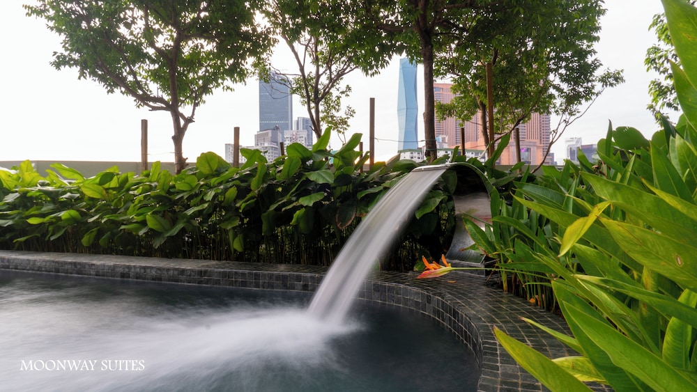 Moonway Luxury Suites At CORE Residence