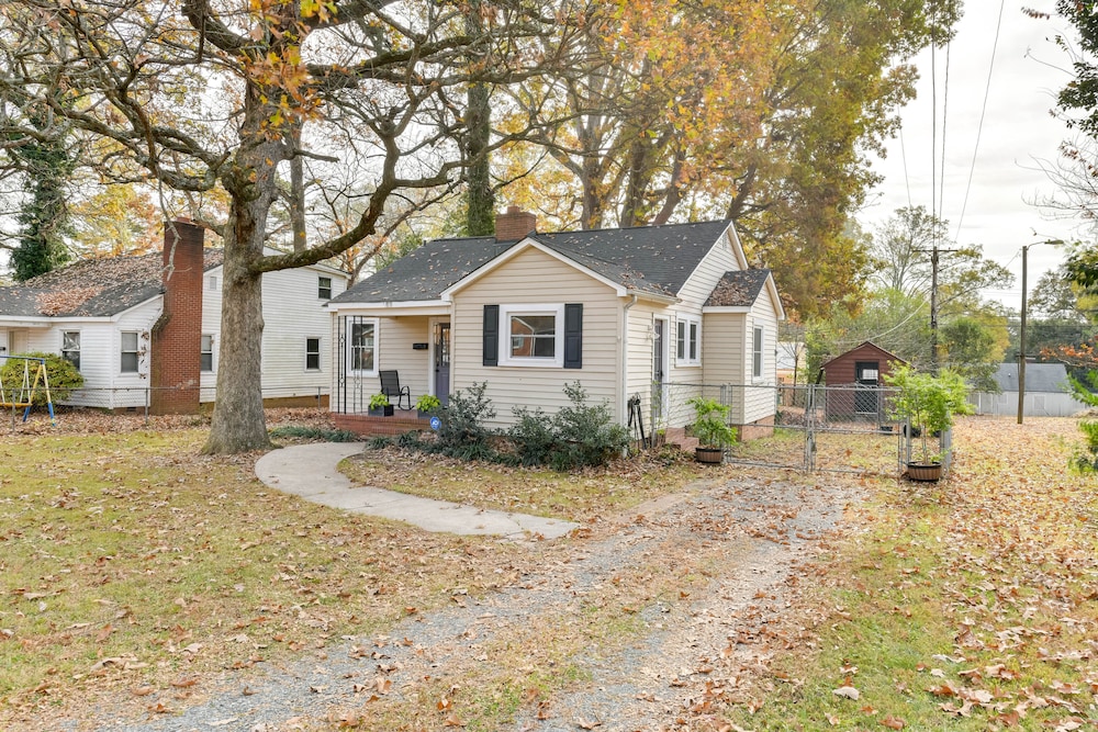 Stylish Charlotte Home w/ Smart TV: 1 Mi to Noda! view 2