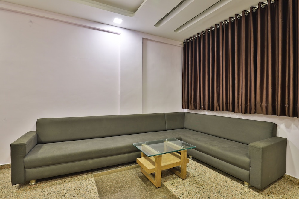 OYO 28444 Hotel Ab Apple view 4
