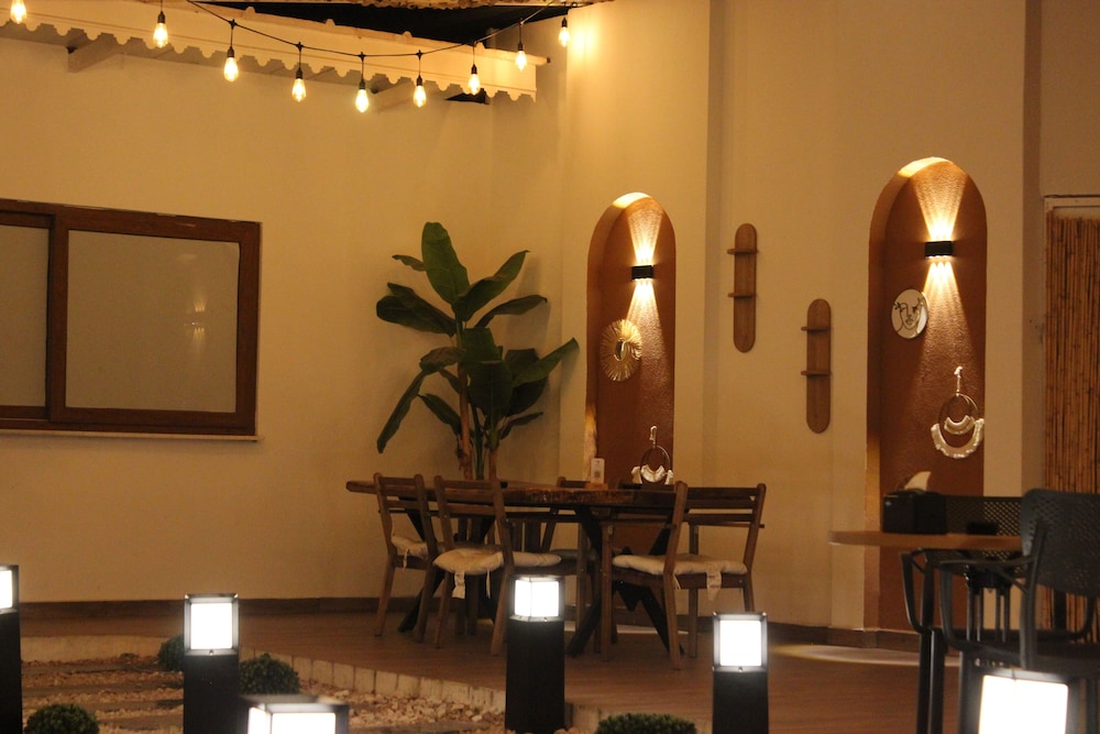 Bonnie City Hotel - Image 83