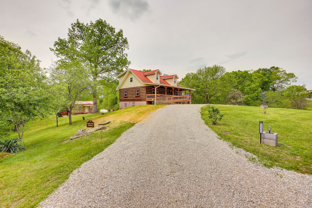 Rustic Dale Hollow Lake Cabin - Private Hot Tub! view 2