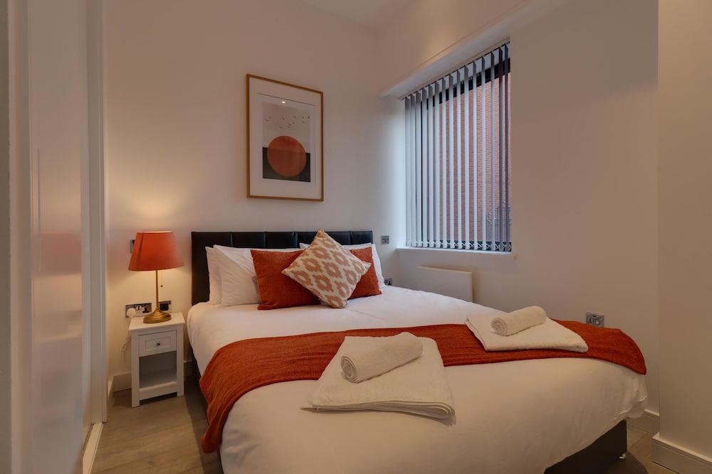 Apartment Sleeps 2 With Free Parking view 2