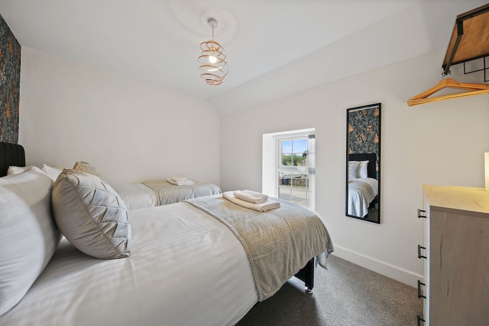 Host Stay The Staffordshire Knot