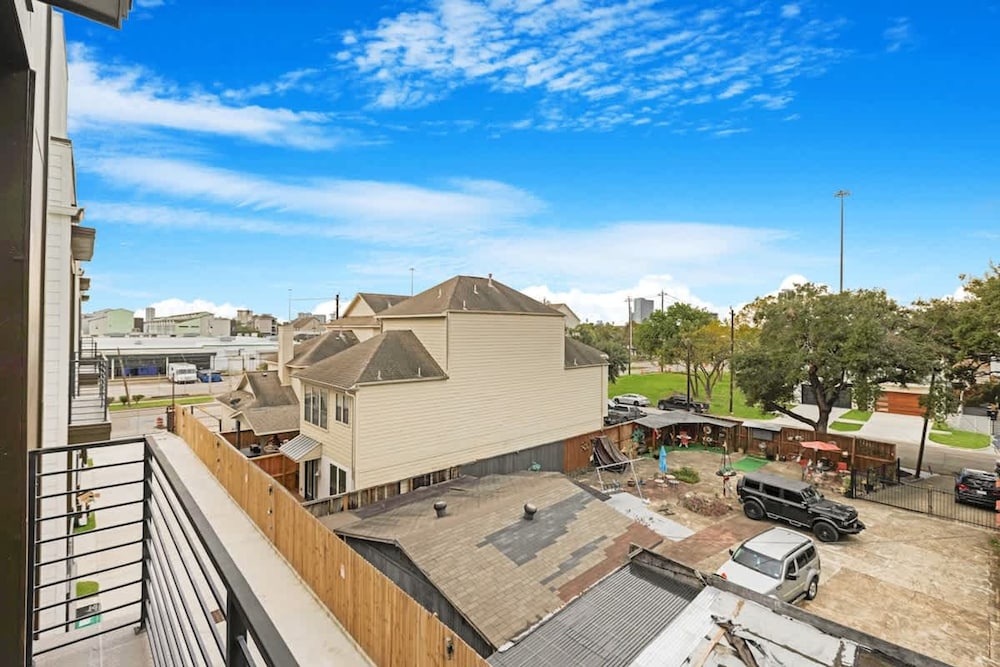 Newly Built Modern 3 Bedroom Houston Home