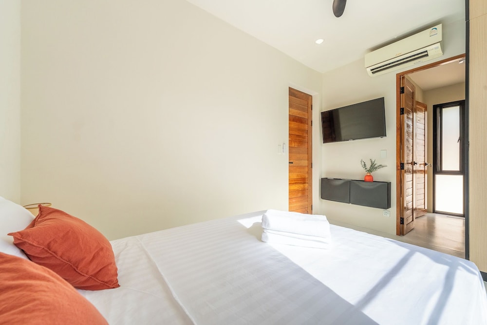 Stylish Rooftop Pool Villa Sea View V211