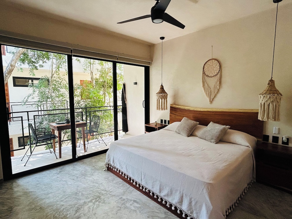 Jungle  Studio Balcony & Hammock S19