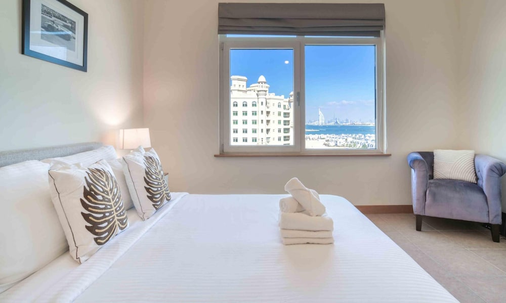 Chic Beachside 3BR Living at the Palm