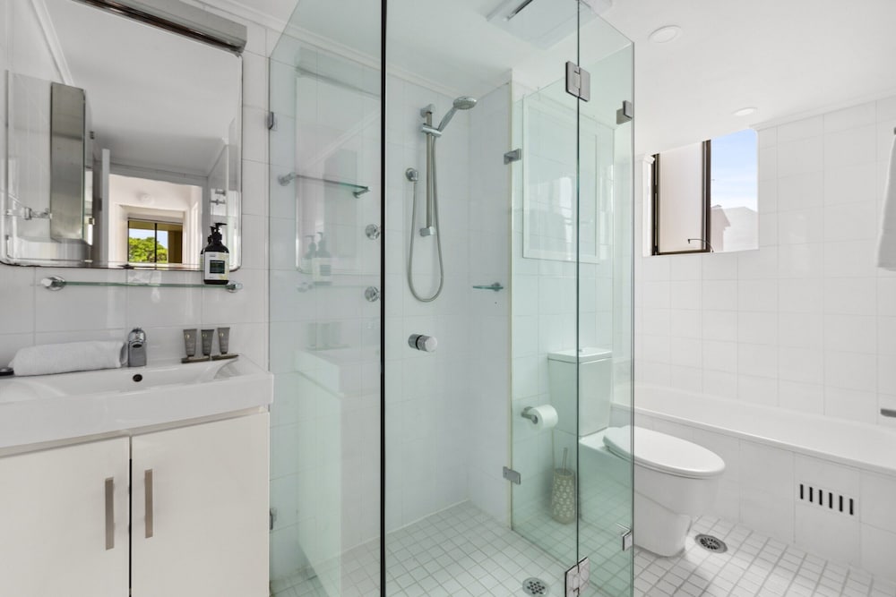 Bright & Spacious Surry Hills Apartment
