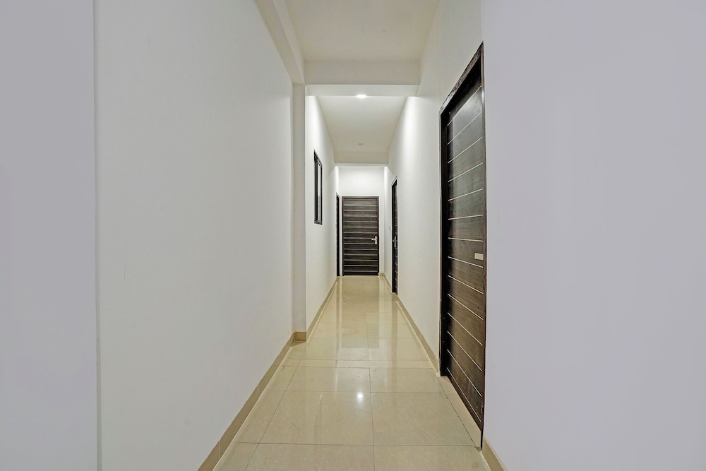 Fabhotel Aakarshan Residency