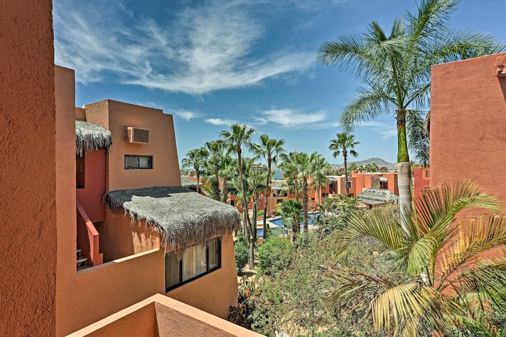 Cabo Condo w/ Balcony, Ocean Views & Resort Perks! view 3