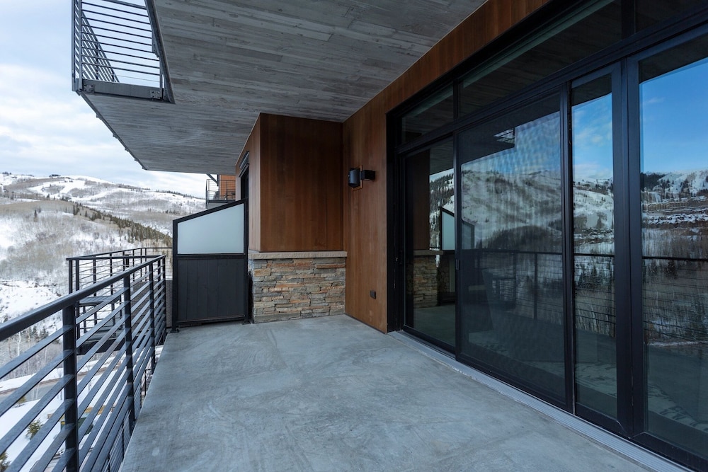 One Empire Pass Lodge at Deer Valley Resort - Three Bedroom Residence #404 3 Condo